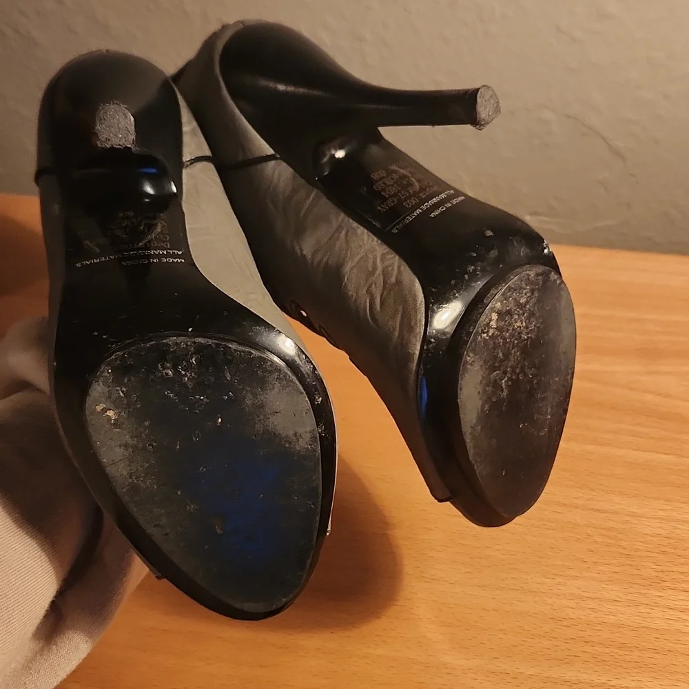 Bakers Chleo heel gray Sz 6 b